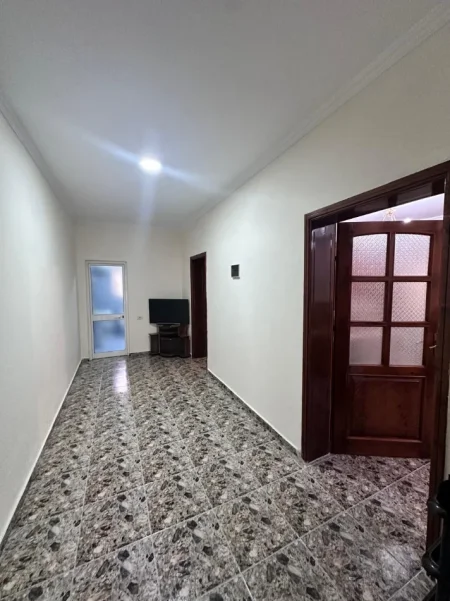 Tirane, jepet me qera apartament 1+1 , 68 m² 350 € (Astir)