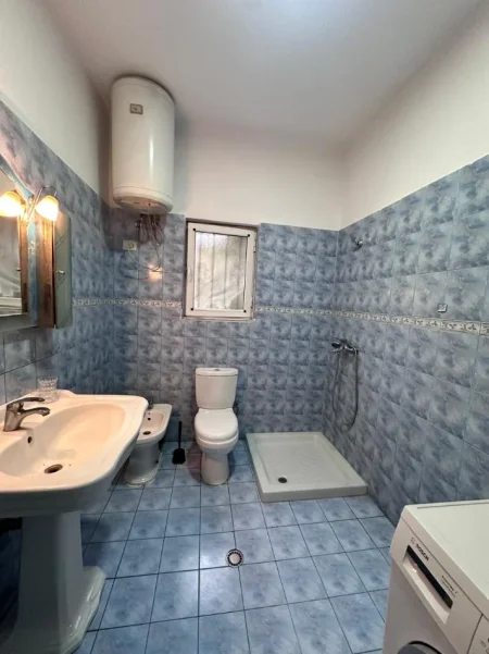 Tirane, jepet me qera apartament 1+1 , 68 m² 350 € (Astir)