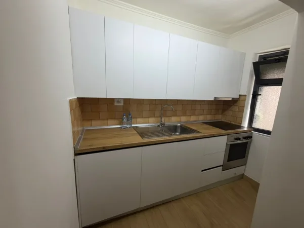 Tirane, jepet me qera apartament 1+1+Ballkon Kati 2, 70 m² 600 € 