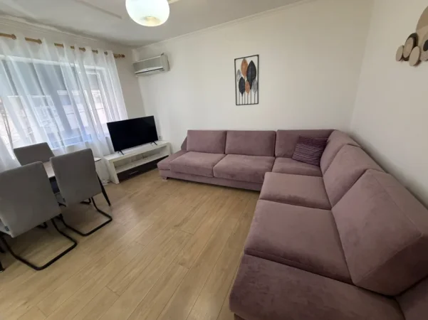 Tirane, jepet me qera apartament 1+1+Ballkon Kati 2, 70 m² 600 € 