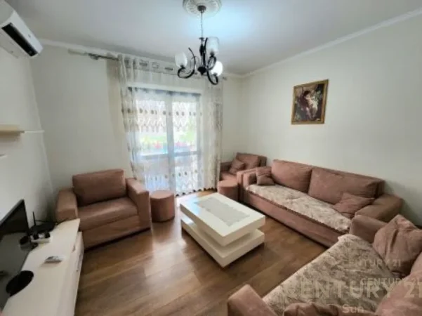 Tirane, jepet me qera apartament 3+1 Kati 2, 137 m² 1.000 € (zogu zi)