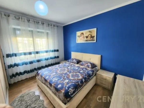 Tirane, jepet me qera apartament 3+1 Kati 2, 137 m² 1.000 € (zogu zi)