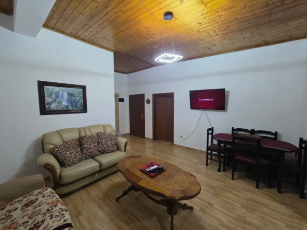 Tirane, jepet me qera apartament 1+1 Kati 3, 70 m² 400 € 