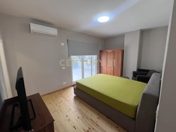 Tirane, jepet me qera apartament 3+1+Ballkon Kati 6, 1.000 m² 1.000 € (kopshti zoologjik)