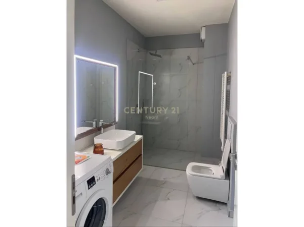 Tirane, jepet me qera apartament 3+1+Ballkon Kati 6, 1.000 m² 1.000 € (kopshti zoologjik)