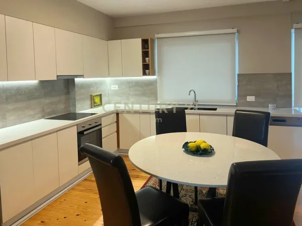 Tirane, jepet me qera apartament 3+1+Ballkon Kati 6, 1.000 m² 1.000 € (kopshti zoologjik)