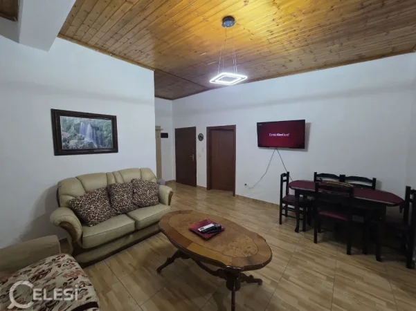 Tirane, jepet me qera apartament 1+1+Ballkon Kati 3, 72 m² 400 € (XHAMLLIK)