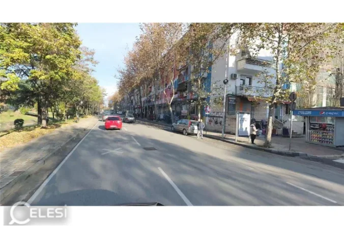 Tirane, jepet me qera bar-resorant , 84 m² 2.000 € (bulevardi bajram curri)