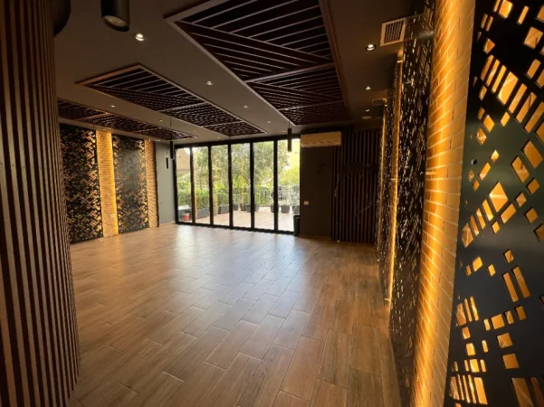 Tirane, jepet me qera bar-kafe Kati 0, 106 m² 600 € (Brryli)