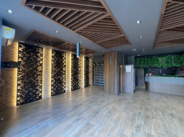 Tirane, jepet me qera bar-kafe Kati 0, 106 m² 600 € (Brryli)