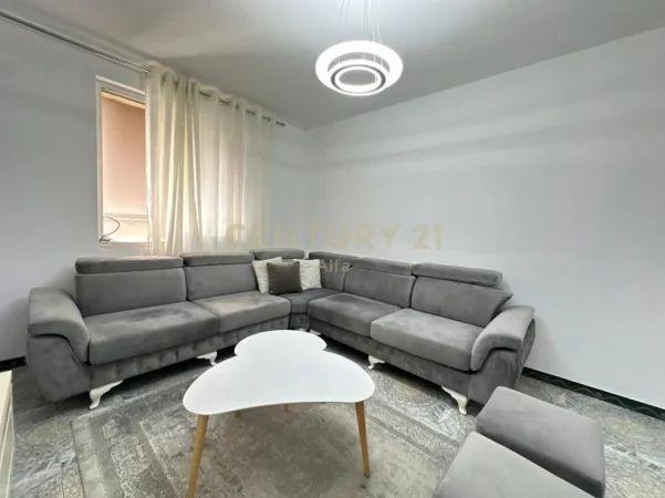 Tirane, shitet 2+1 Kati 3, 84 m² 160.000 € (Rrugen e Durresit)