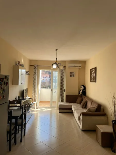 Tirane, jepet me qera apartament 1+1+Ballkon Kati 3, 67 m² 315 € (Rruga Ali Shefqeti , Shkoze)