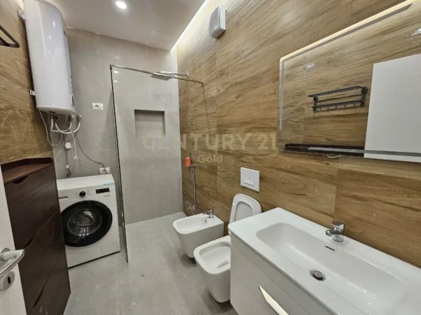 Tirane, jepet me qera apartament 1+1+Ballkon Kati 6, 60 m² 800 € (zogu zi)