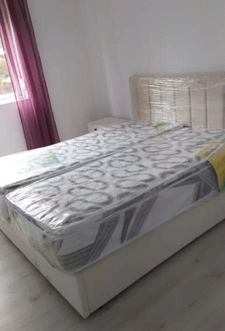 Tirane, jepet me qera apartament 1+1 Kati 3, 60 m² 500 € (Rruga sadik Petrela)