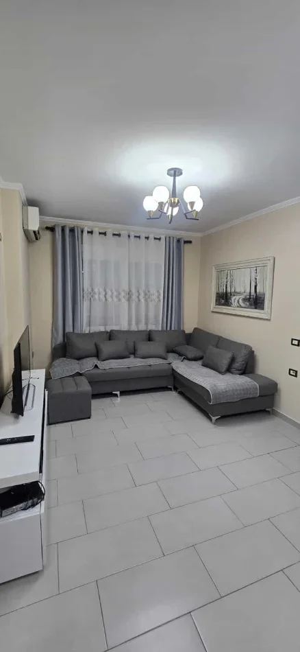 Tirane, jepet me qera apartament 2+1 Kati 5, 95 m² 95 € (Rruga Milto Sotir Gura)