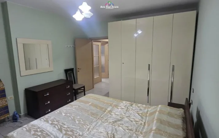 Tirane, jepet me qera apartament 1+1+Ballkon Kati 5, 95 m² 580 € (astir)