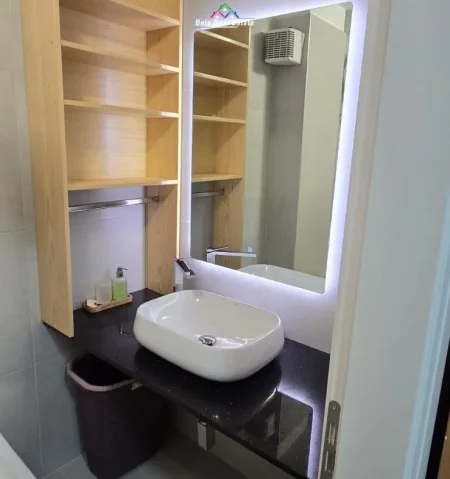 Tirane, jepet me qera apartament 1+1+Ballkon Kati 5, 95 m² 580 € (astir)