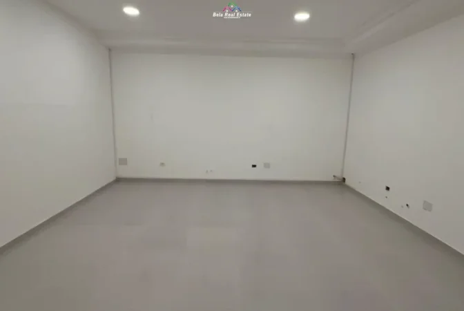 Tirane, jepet me qera zyre Kati 1, 230 m² 3.125 € (Rruga Andon Zako Cajupi)
