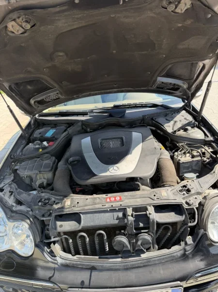 Tirane, shitet Mercedes Benz Benzin+Gaz, e zeze automatik Klima 238 km 5.400 €