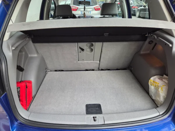 Tirane, shes makine VW Golf 5+ Plus Nafte, blu e errët automatik Klima 230.000 km 4.000 €