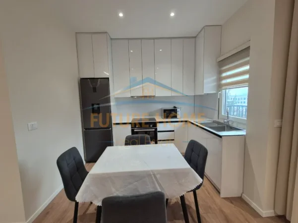 Tirane, jepet me qera apartament 1+1+Post Parkimi+Ballkon Kati 3, 75 m² 600 € (Ali Demi)