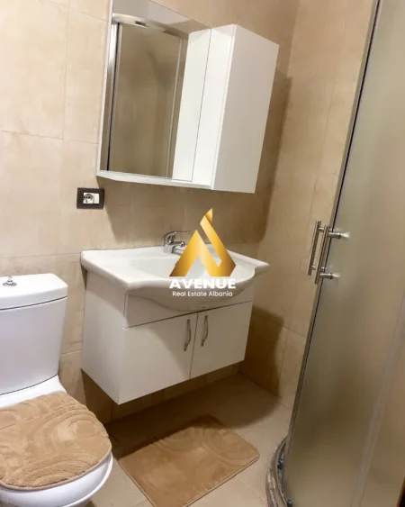 Tirane, jepet me qera apartament 1+1 Kati 4, 68 m² 700 € (Rruga Kavajes Perball Deliorgjit)
