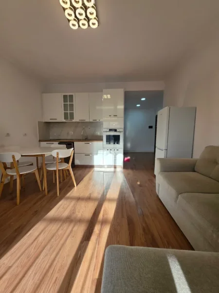 APARTAMENT 1+1 ME QERA , RRUGA SIRI KODRA