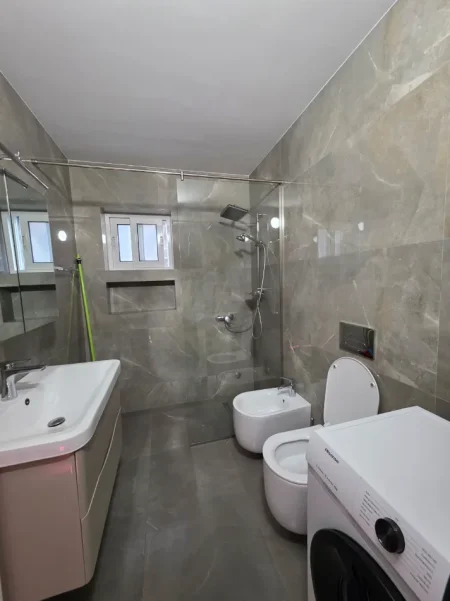 APARTAMENT 1+1 ME QERA , RRUGA SIRI KODRA