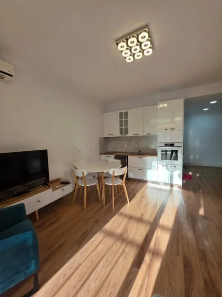 APARTAMENT 1+1 ME QERA , RRUGA SIRI KODRA