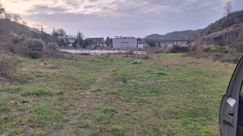 Tirane, shitet toke , 2.532 m² (ibe e poshtme)