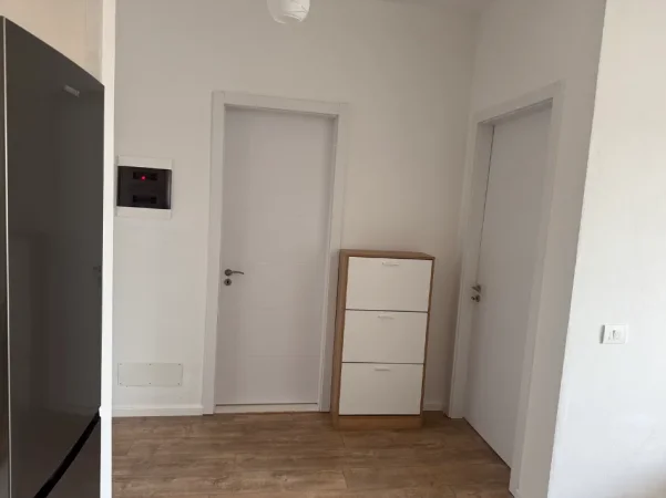 Jepet me qera apartament 1+1+Ballkon Kati 2, 63 m² 395 € (Rruga Azem Galica Kamez)