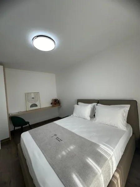 Tirane, jepet me qera apartament 1+1+Ballkon Kati 2, 55 m² 600 € (21 Dhjetori)