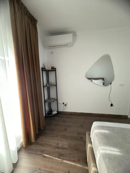Tirane, jepet me qera apartament 1+1+Ballkon Kati 2, 55 m² 600 € (21 Dhjetori)