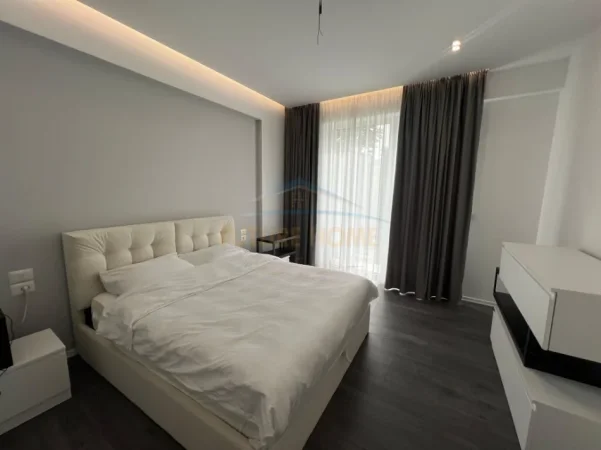 Tirane, jepet me qera apartament 2+1+Ballkon Kati 1, 104 m² 2.000 € (Kompleksi Forest)