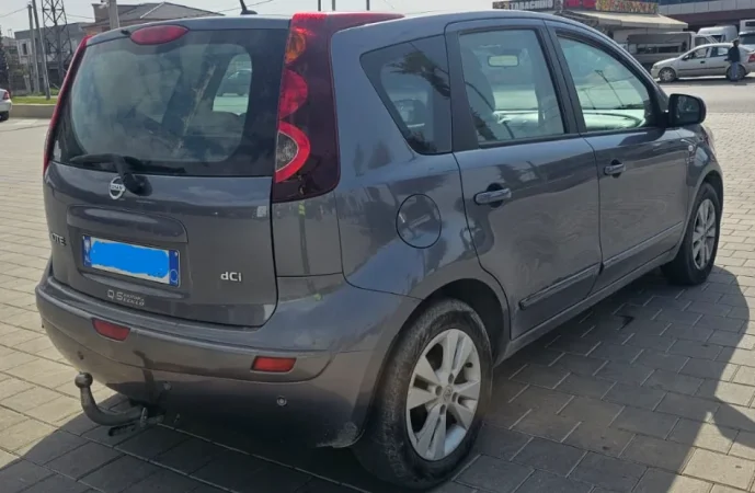 Tirane, shitet makine Nissan | Note Nafte, gri metalizato manuale Kondicioner 249 km 3.600 €