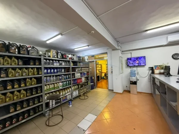 Tirane, jepet me qera ambjent biznesi Kati 0, 1.223 m² 8.500 € (Dritan Hoxha)