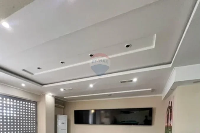 Tirane, shitet dyqan , 100 m² 250.000 € 