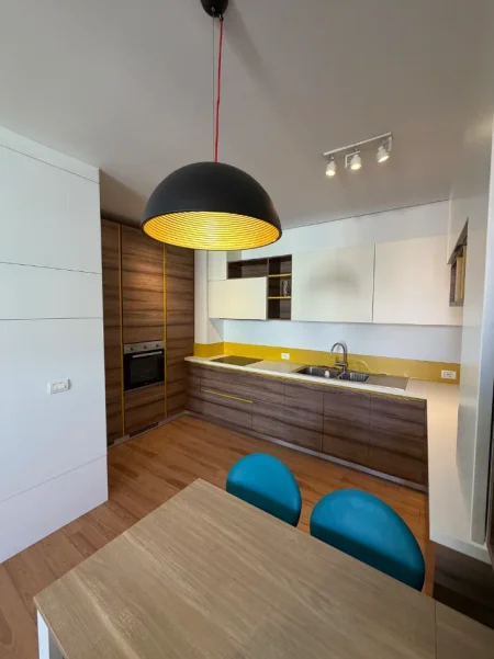 Tirane, jepet me qera apartament 2+1+Ballkon , 110 m² 800 € 