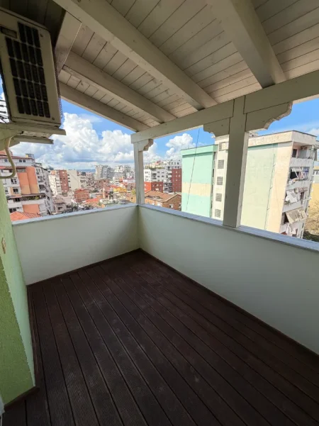 Tirane, jepet me qera apartament 2+1+Ballkon , 110 m² 800 € 