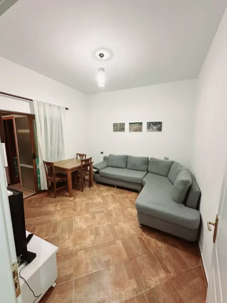 Tirane, jepet me qera Banese 1+1+Ballkon, Kati 2, 65 m², Cmimi 35.000 Leke te Reja, (Prane Nenstacionit Elektrik, Bulevardi i Ri, Tirane)