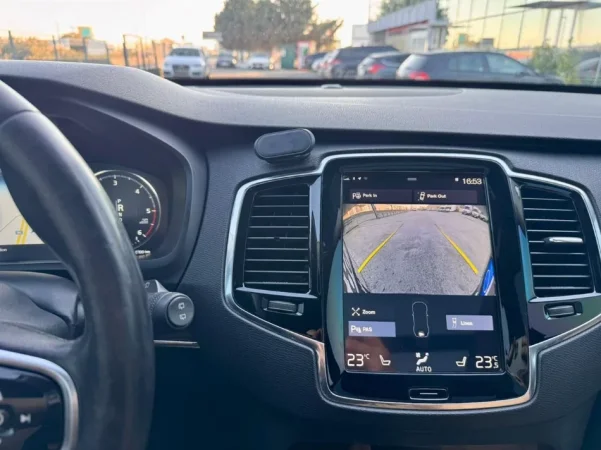 Tirane, shes SUV Volvo Nafte, e zeze automatik Klima 215.000 km 22.000 €