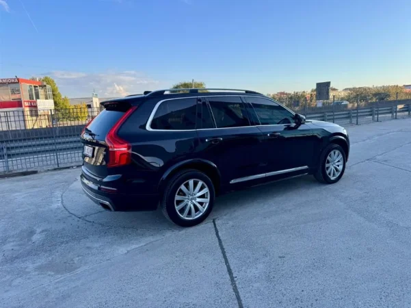 Tirane, shes SUV Volvo Nafte, e zeze automatik Klima 215.000 km 22.000 €