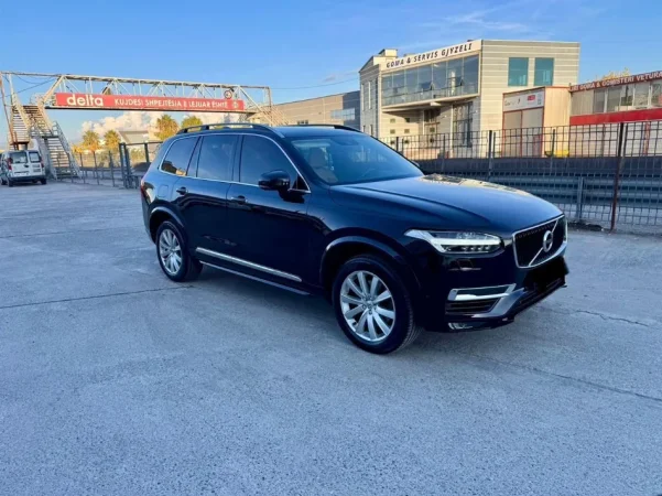 Tirane, shes SUV Volvo Nafte, e zeze automatik Klima 215.000 km 22.000 €