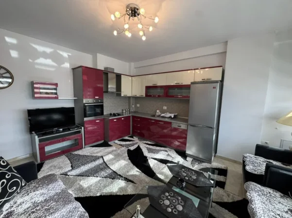 Tirane, jepet me qera apartament 1+1 Kati 2, 90 m² 600 € (Laprake)