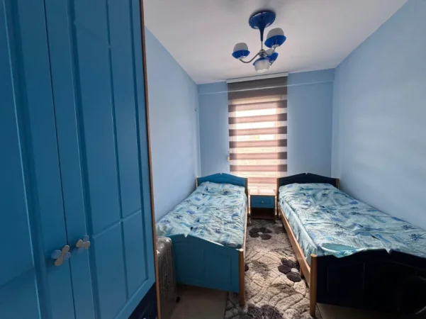 Tirane, jepet me qera apartament 1+1 Kati 2, 90 m² 600 € (Laprake)
