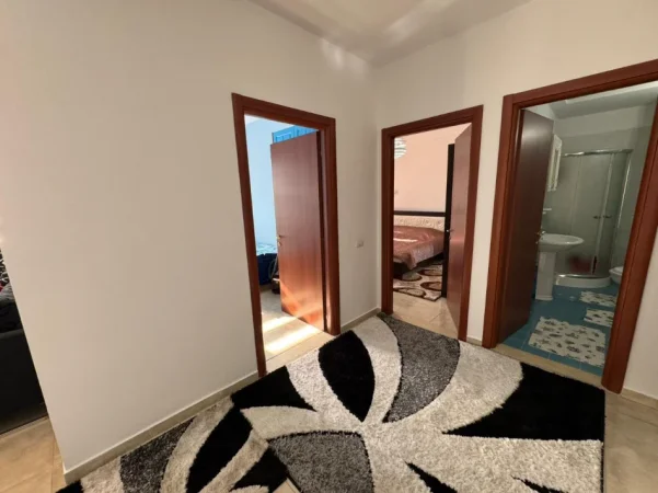 Tirane, jepet me qera apartament 1+1 Kati 2, 90 m² 600 € (Laprake)