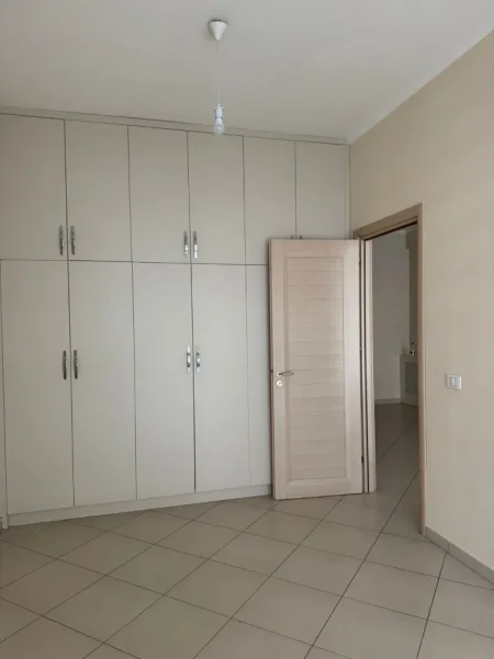 Tirane, shitet apartament 1+1+Ballkon , 72 m² 216.000 € (Kompleksi Kika , Komuna e Parisit)