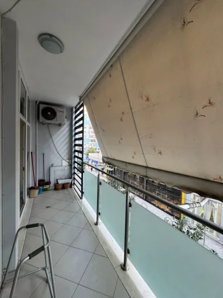 Tirane, shitet apartament 1+1+Ballkon , 72 m² 216.000 € (Kompleksi Kika , Komuna e Parisit)