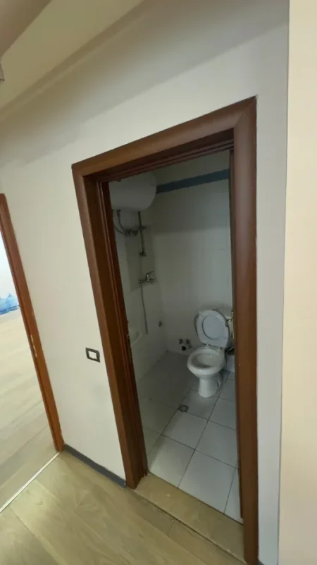 Tirane, jepet me qera ambjent biznesi Kati 1, 306 m² 3.600 € (Fillimi i Rruges Dibres)