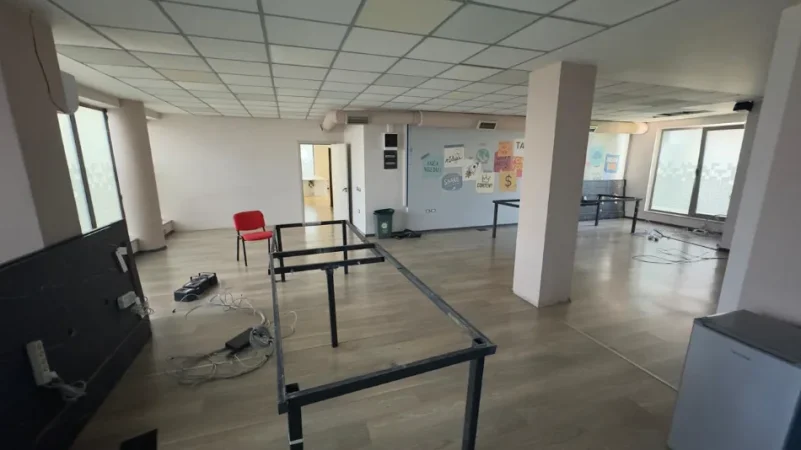 Tirane, jepet me qera ambjent biznesi Kati 1, 306 m² 3.600 € (Fillimi i Rruges Dibres)